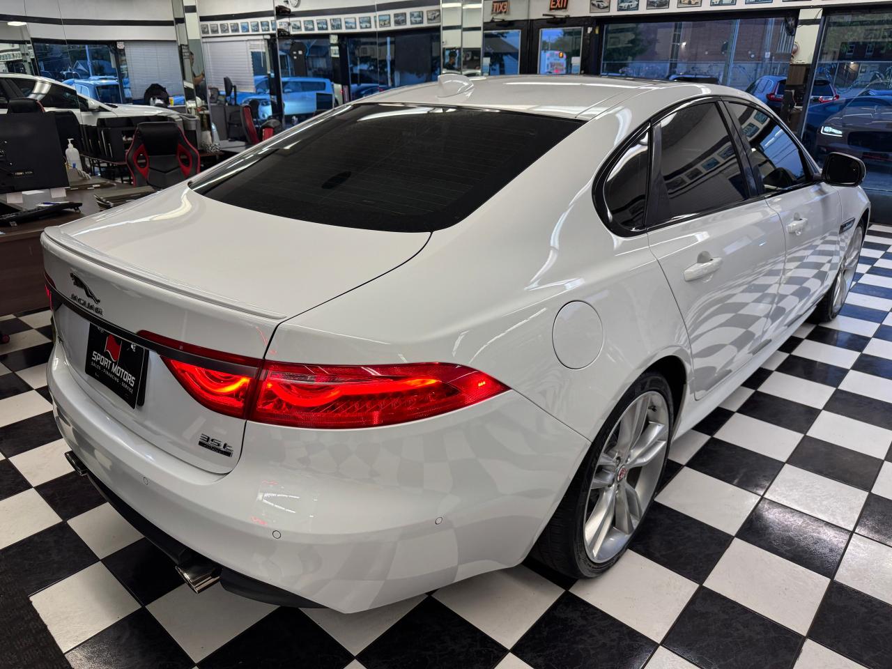 2017 Jaguar XF 35t R-Sport+Adaptive Cruise+Lane Keep+Cooled Leath Photo10