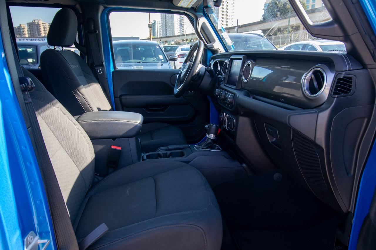 2023 Jeep Wrangler Sahara Photo5
