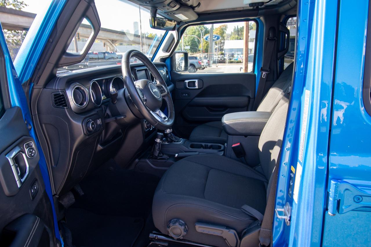 2023 Jeep Wrangler Sahara Photo5