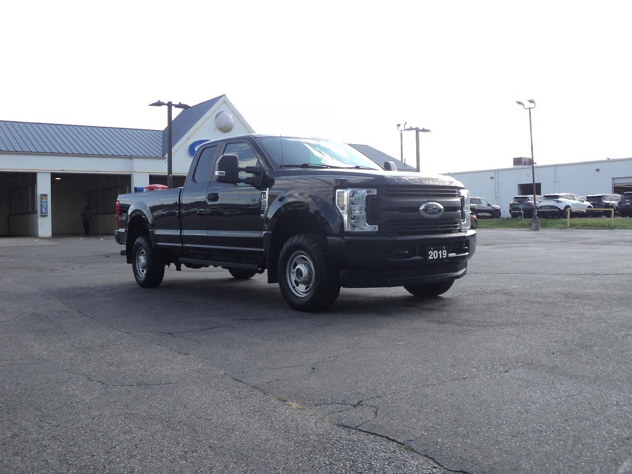2019 Ford SUPER DUTY F-250 SRW XL SuperCab 4WD 6.2L8cyl Gas 8' Box BackUpCam Photo3