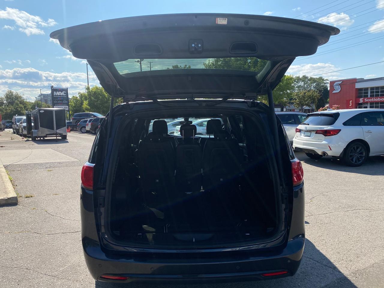 2019 Chrysler Pacifica Touring-L - Photo #9