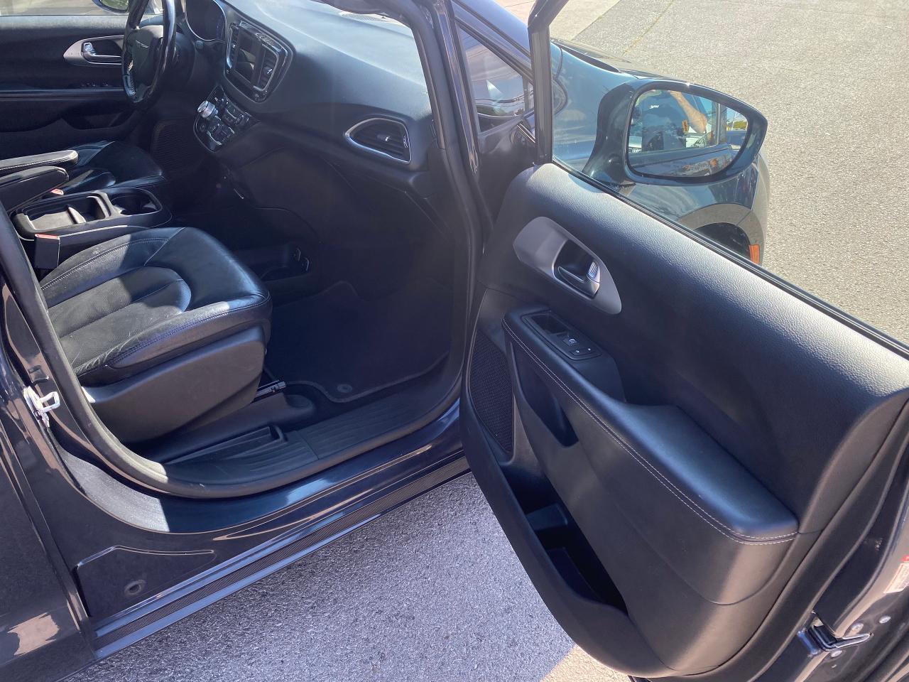 2019 Chrysler Pacifica Touring-L - Photo #27