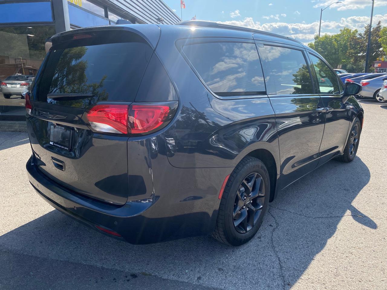 2019 Chrysler Pacifica Touring-L Photo4
