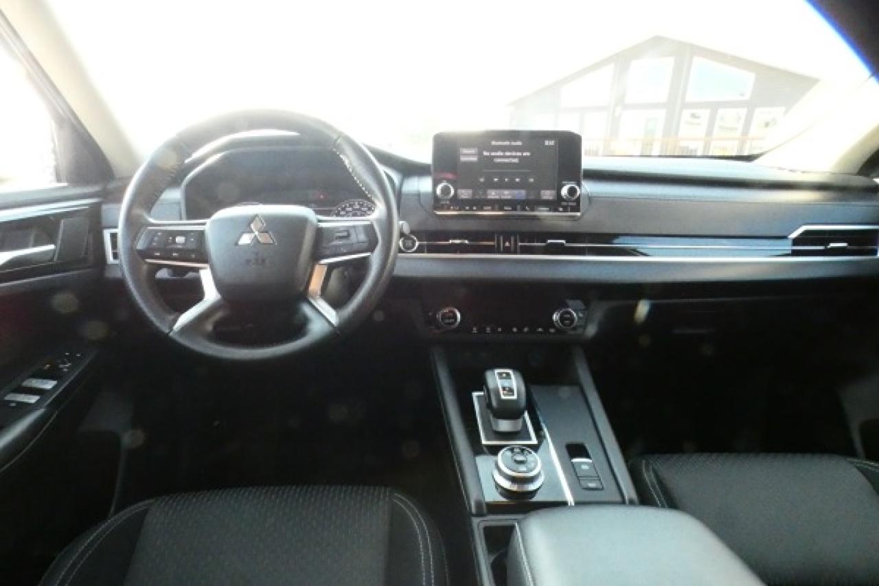 2024 Mitsubishi Outlander ES S-AWC w/Htd cloth, BUC - Photo #12