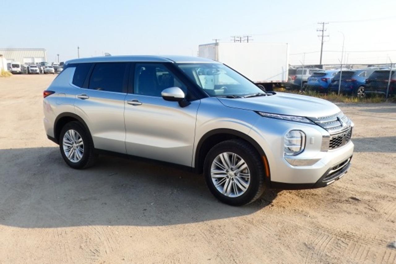 2024 Mitsubishi Outlander ES S-AWC w/Htd cloth, BUC - Photo #4