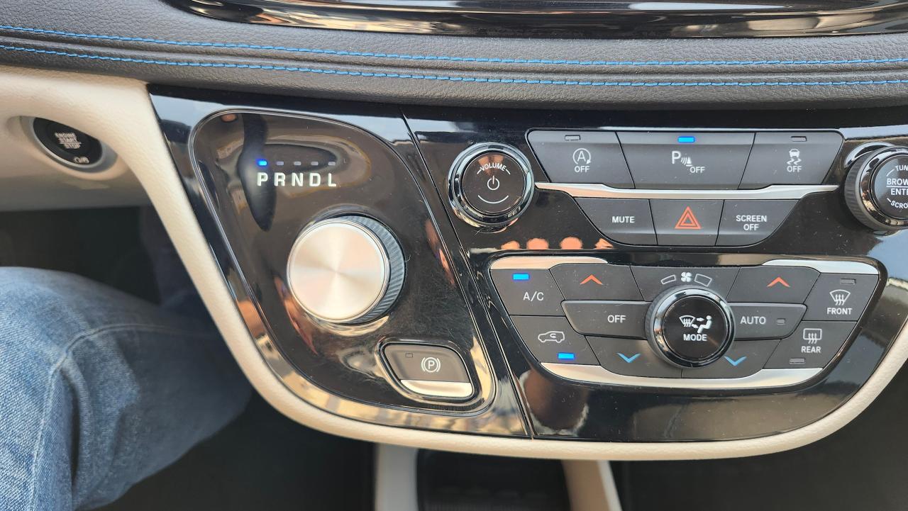 2021 Chrysler Pacifica Touring-L, Leather, Remote Start, Bu Cam 7 Pass - Photo #17