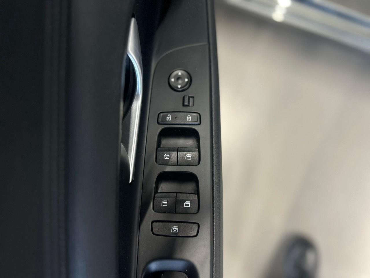 2025 Hyundai Elantra SEL Photo