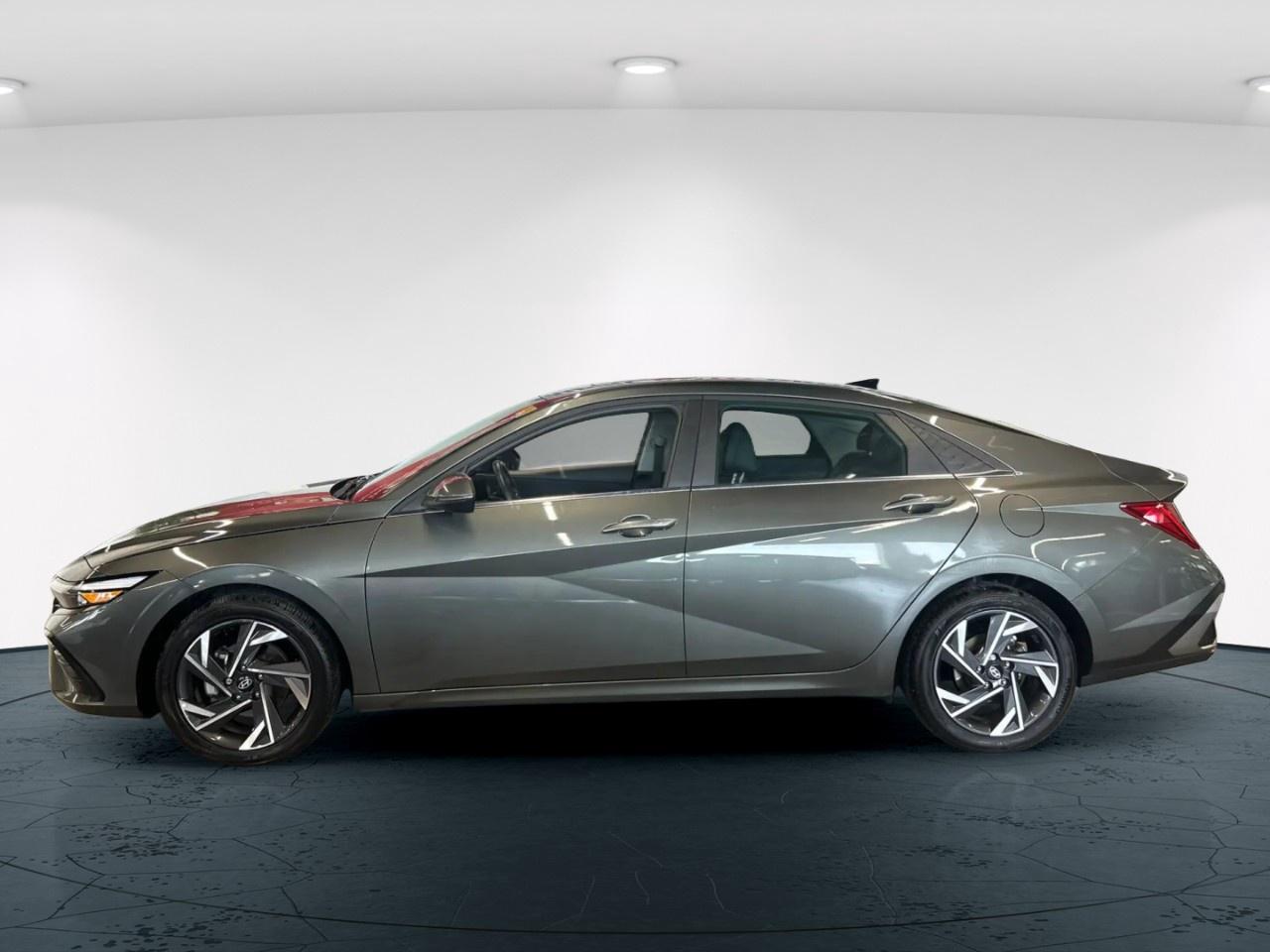 2025 Hyundai Elantra SEL Photo