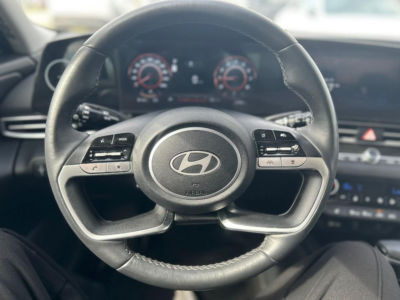 2025 Hyundai Elantra Luxury Photo