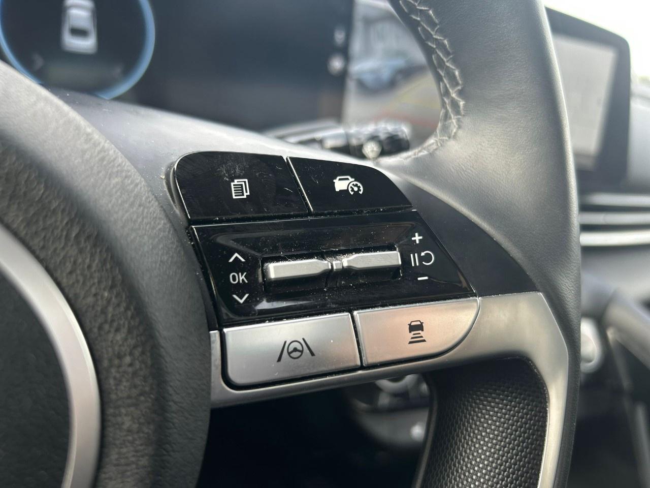 2025 Hyundai Elantra Luxury Photo