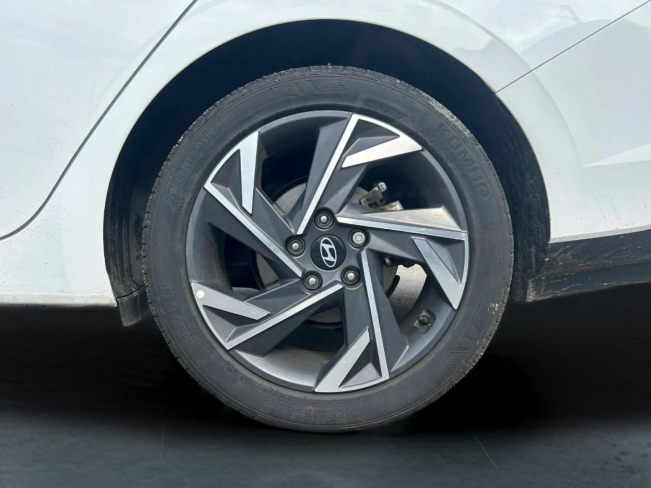 2025 Hyundai Elantra Luxury Photo