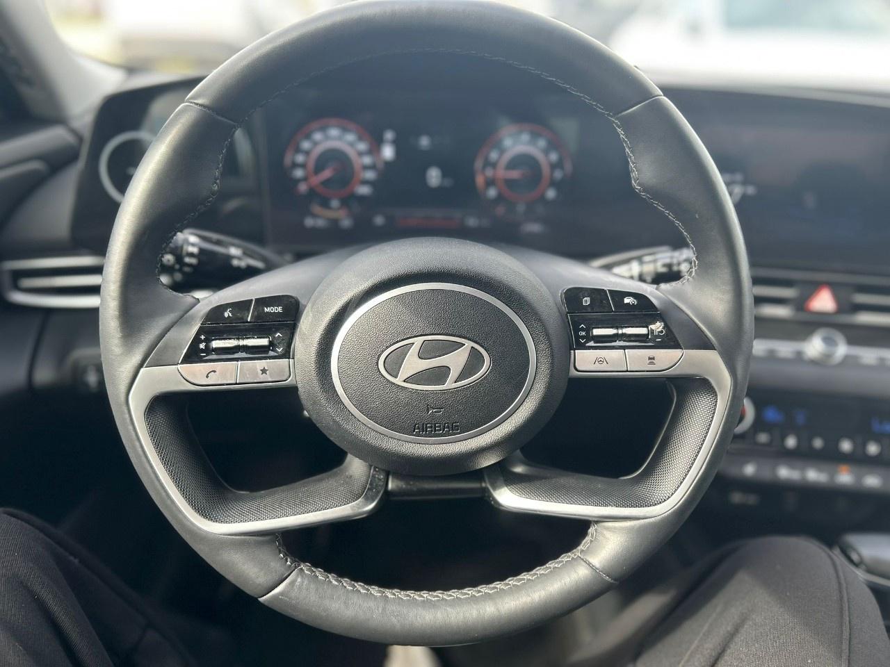 2025 Hyundai Elantra Luxury Photo