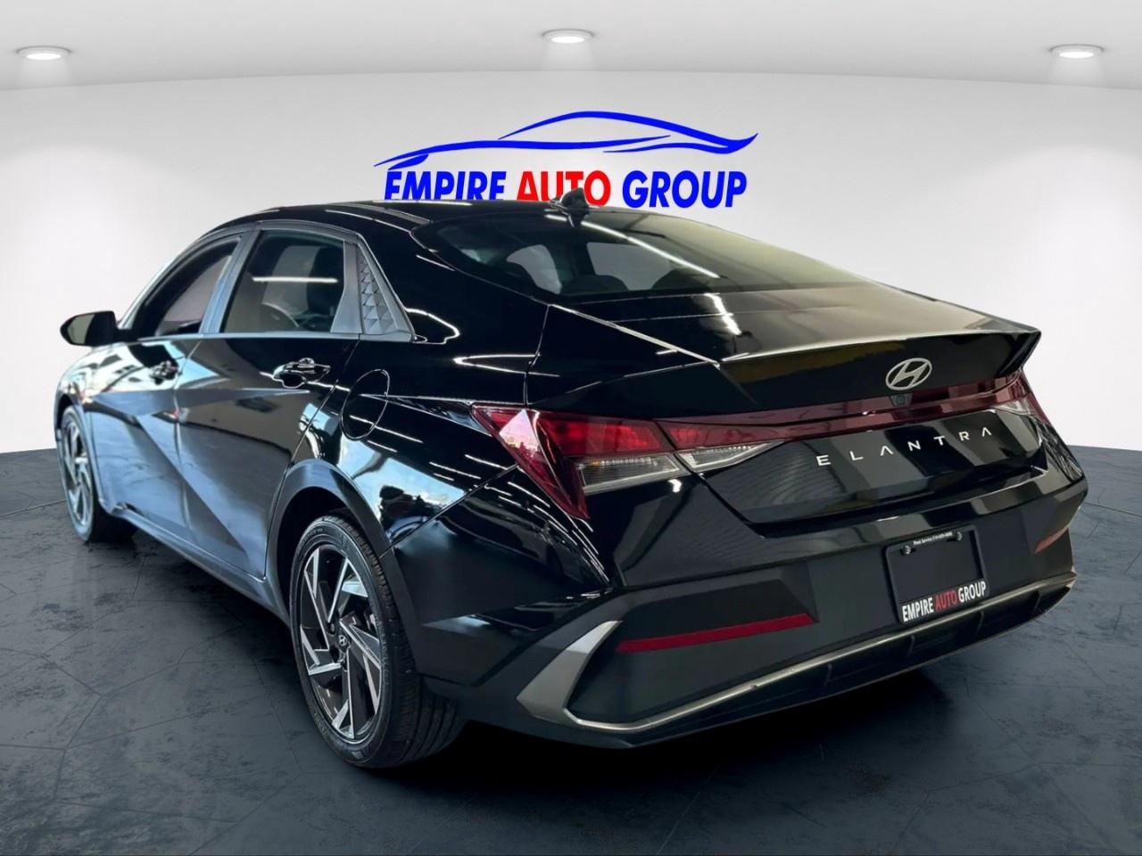2025 Hyundai Elantra SEL Photo3