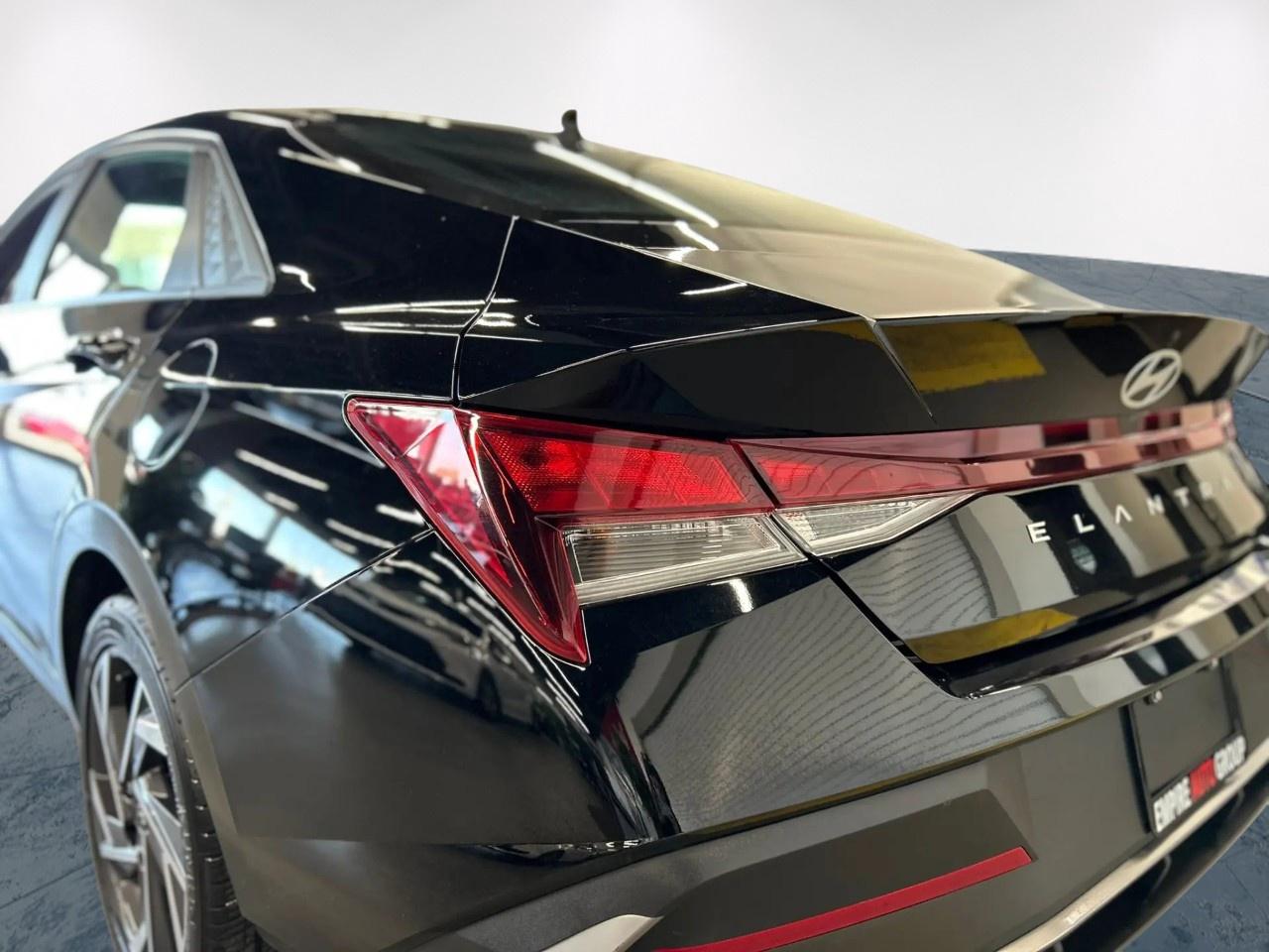 2025 Hyundai Elantra SEL Photo4