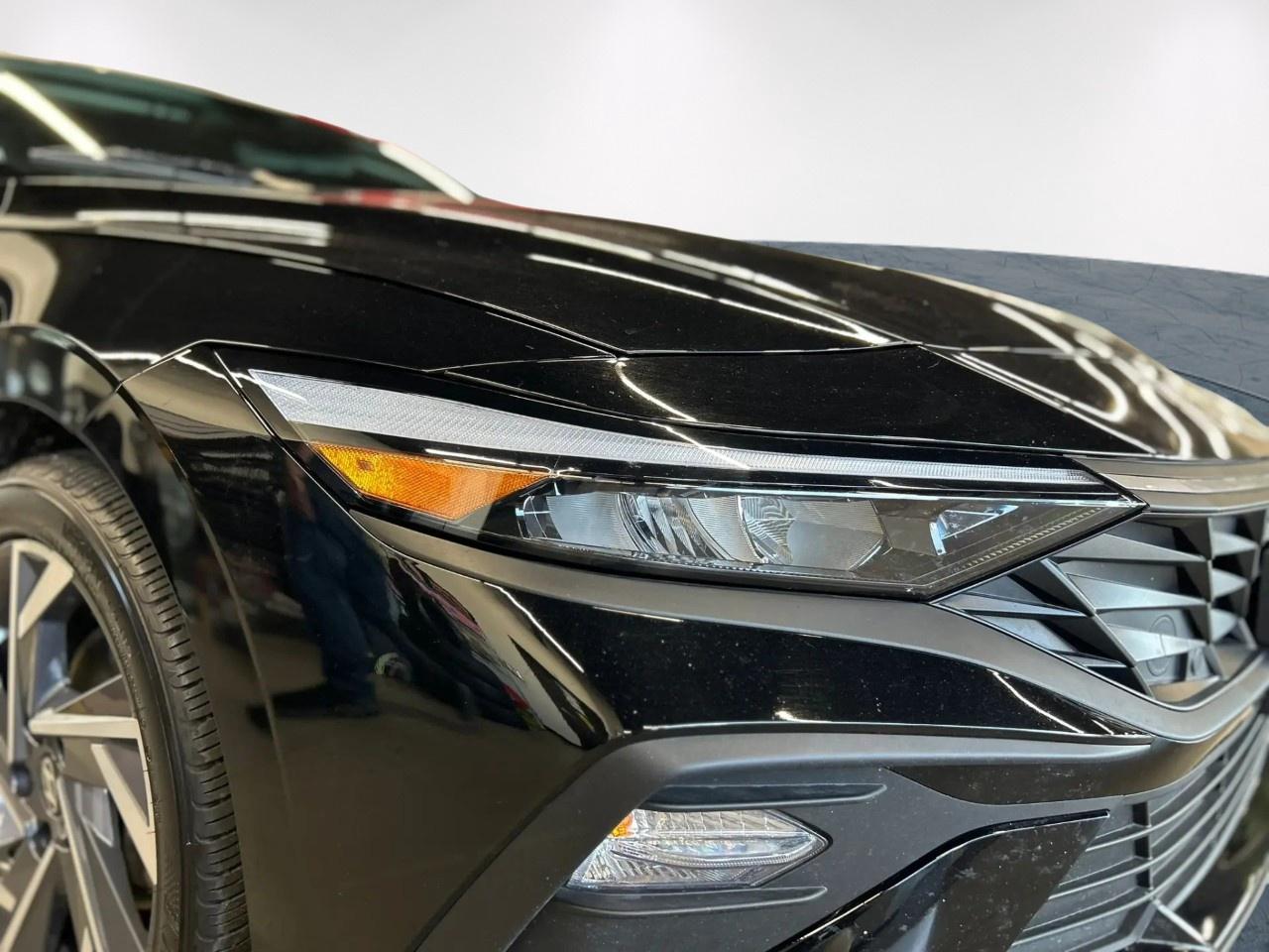 2025 Hyundai Elantra SEL Photo