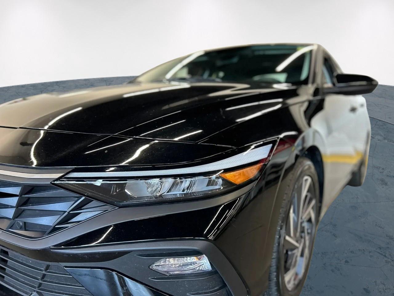 2025 Hyundai Elantra SEL Photo