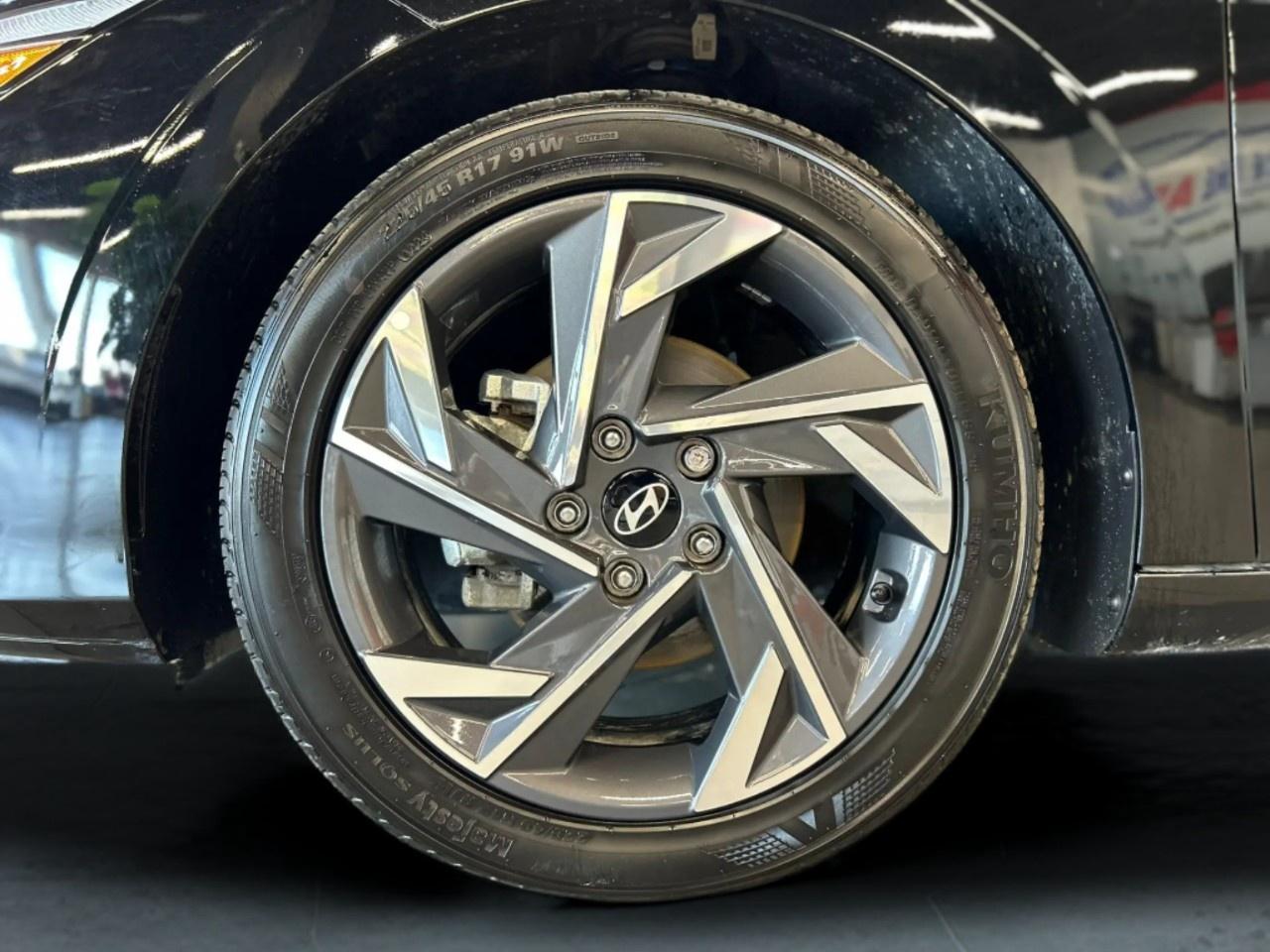 2025 Hyundai Elantra SEL Photo