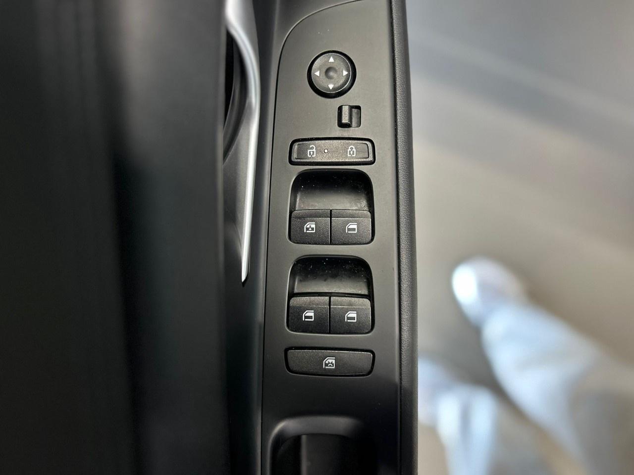 2025 Hyundai Elantra SEL Photo