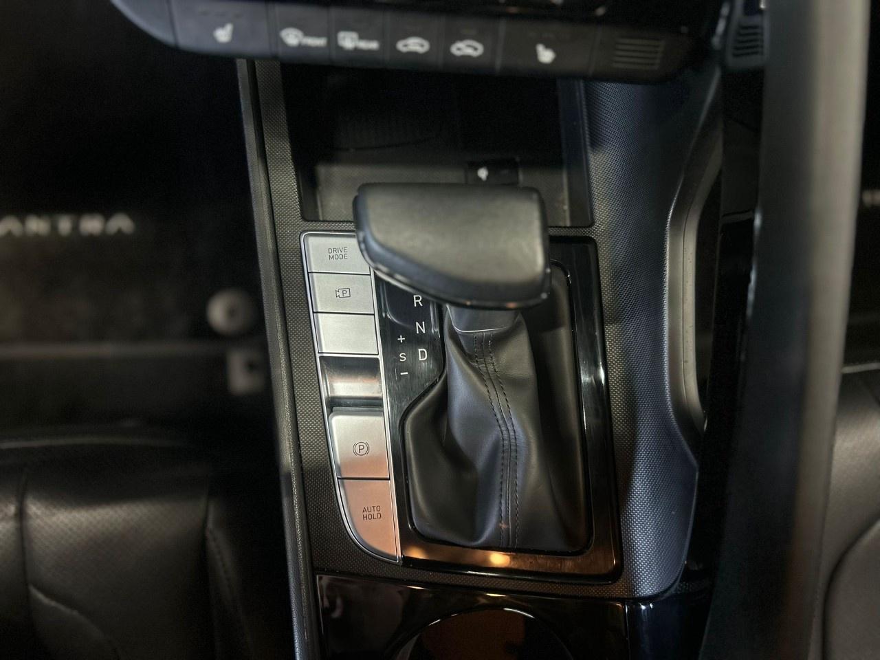 2025 Hyundai Elantra SEL Photo