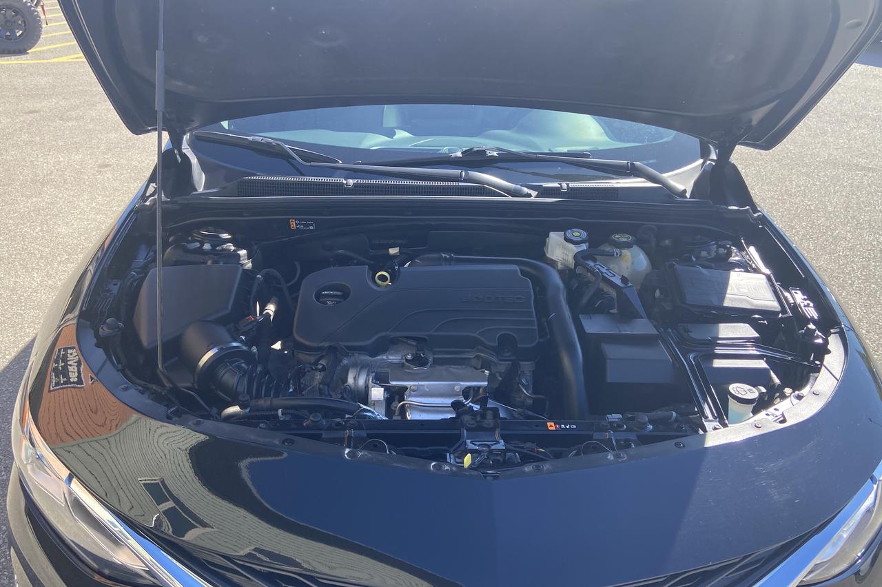 2023 Chevrolet Malibu 4dr Sdn 2LT Photo2