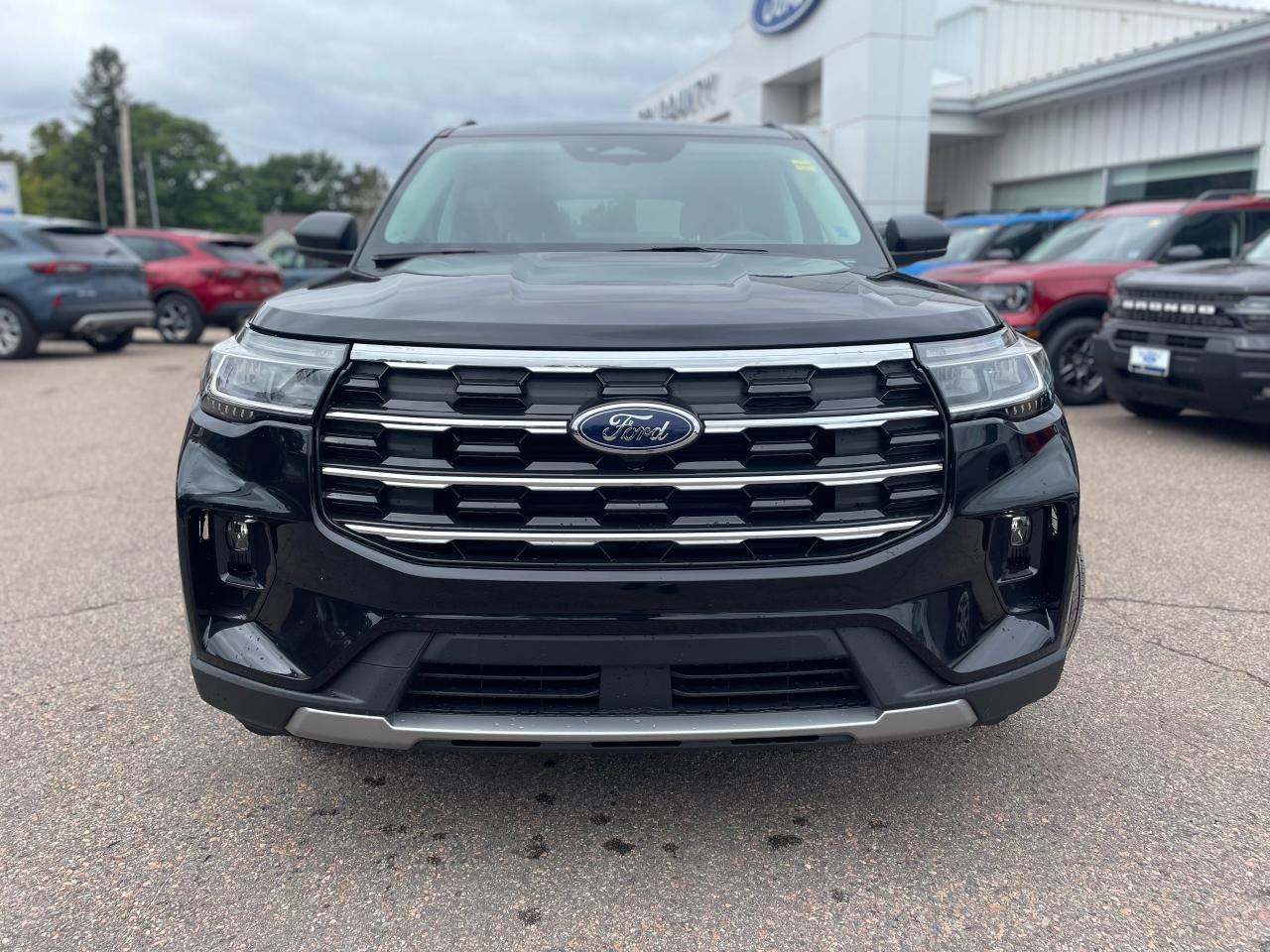 2025 Ford Explorer Active Photo1