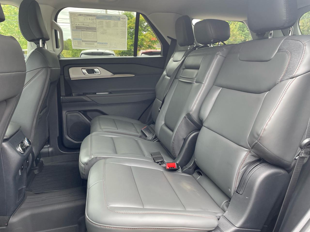 2025 Ford Explorer Active Photo5