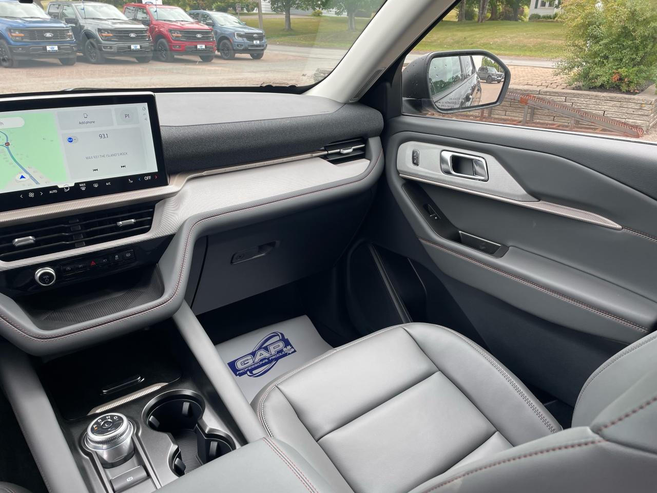 2025 Ford Explorer Active Photo5