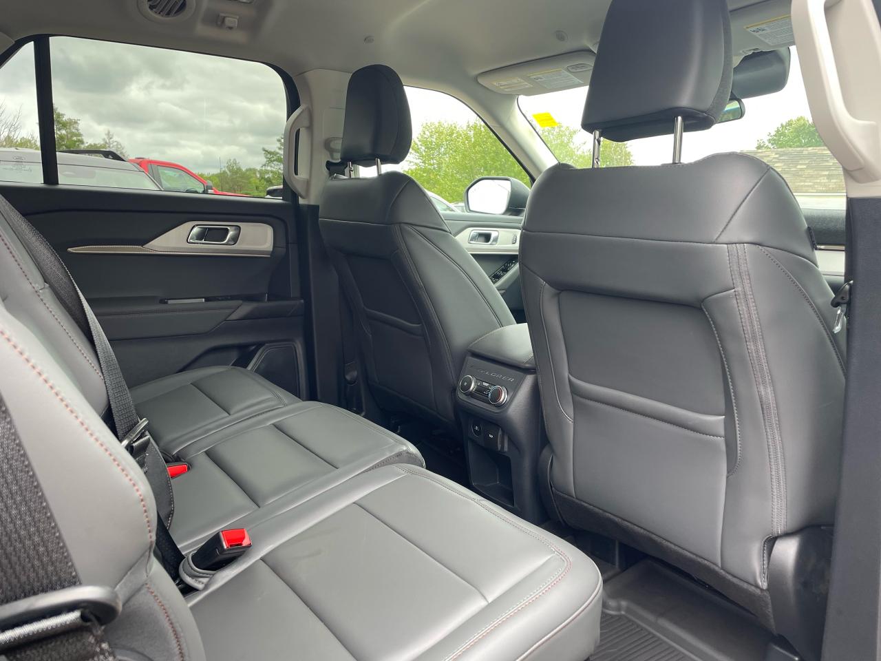 2025 Ford Explorer Active Photo5