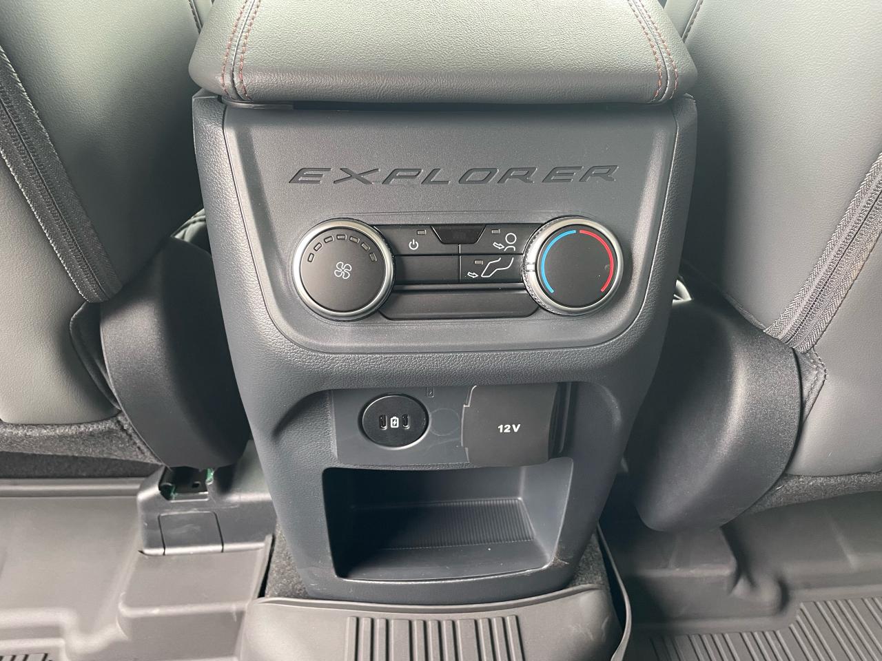 2025 Ford Explorer Active Photo5