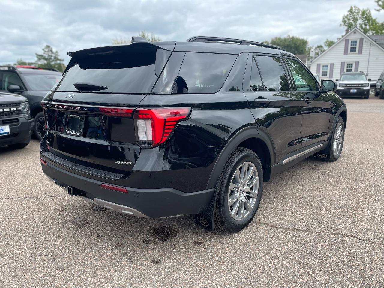 2025 Ford Explorer Active Photo5
