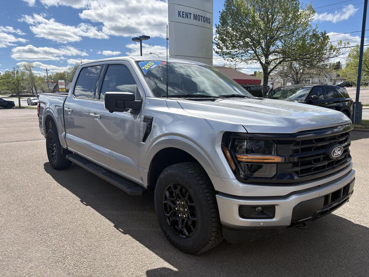 2025 Ford F-150 XLT Photo2