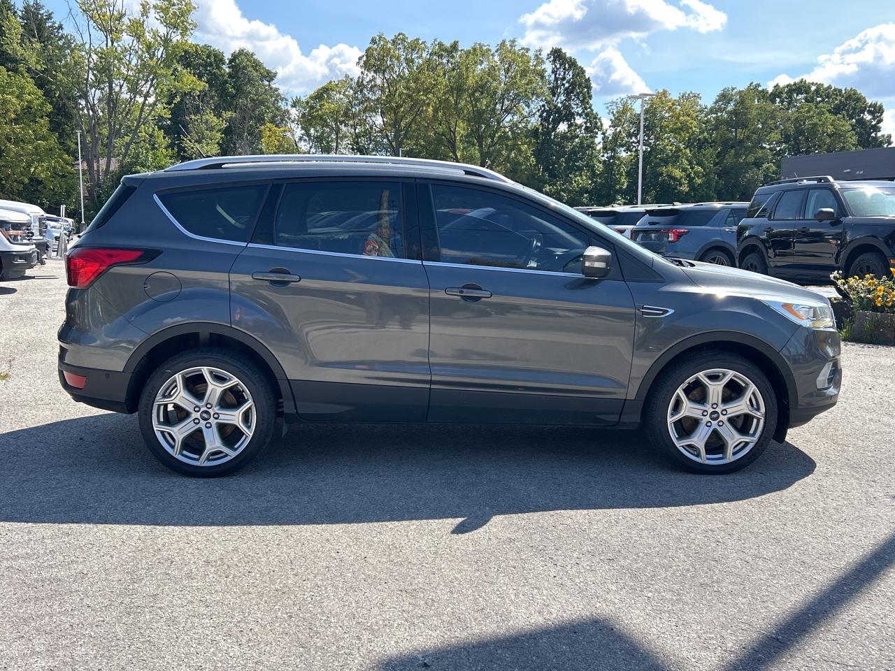 2019 Ford Escape Titanium 4WD Photo3