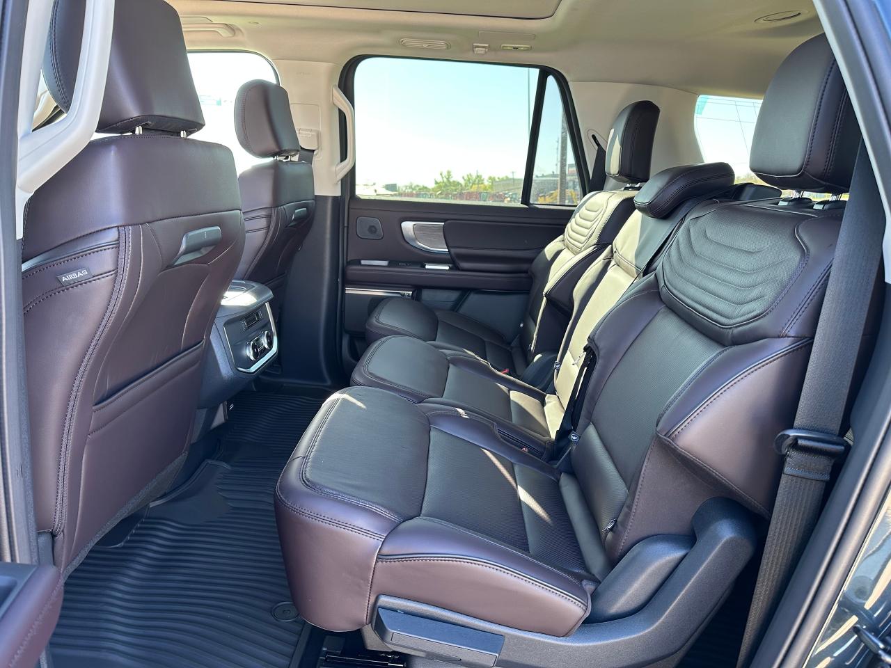 2025 Ford Expedition PLATINUM MAX 4x4 600A Photo5