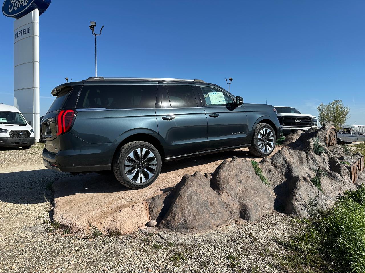 2025 Ford Expedition PLATINUM MAX 4x4 600A Photo2