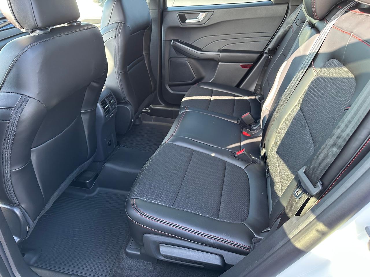 2025 Ford Escape ST-LINE AWD 300A Photo5