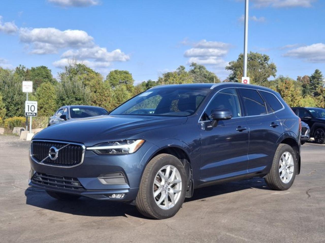 Used 2021 Volvo XC60 Momentum AWD | Leather | Sunroof | Heated Seats | Rear Camera | Power Seat | Bluetooth | and More ! for sale in Guelph, ON