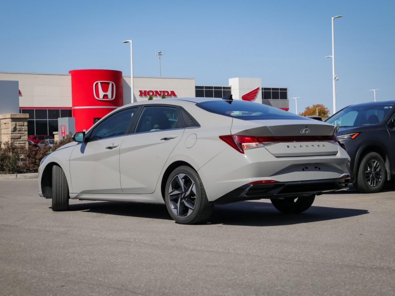2022 Hyundai Elantra Ultimate Tech  - Leather Seats Photo