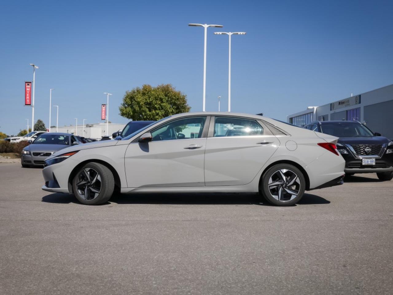 2022 Hyundai Elantra Ultimate Tech  - Leather Seats Photo