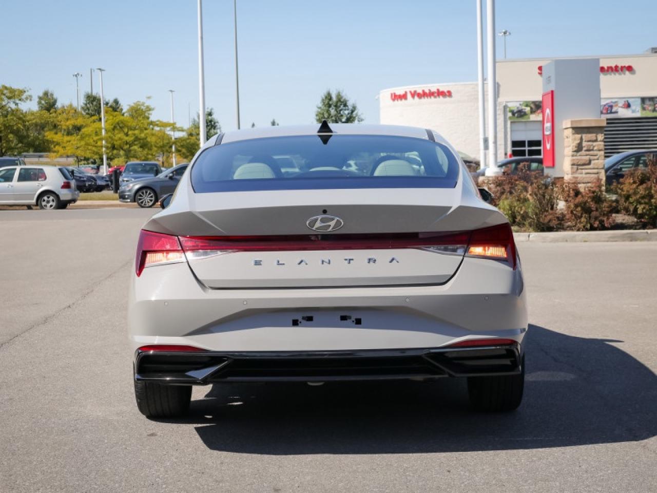 2022 Hyundai Elantra Ultimate Tech  - Leather Seats Photo2