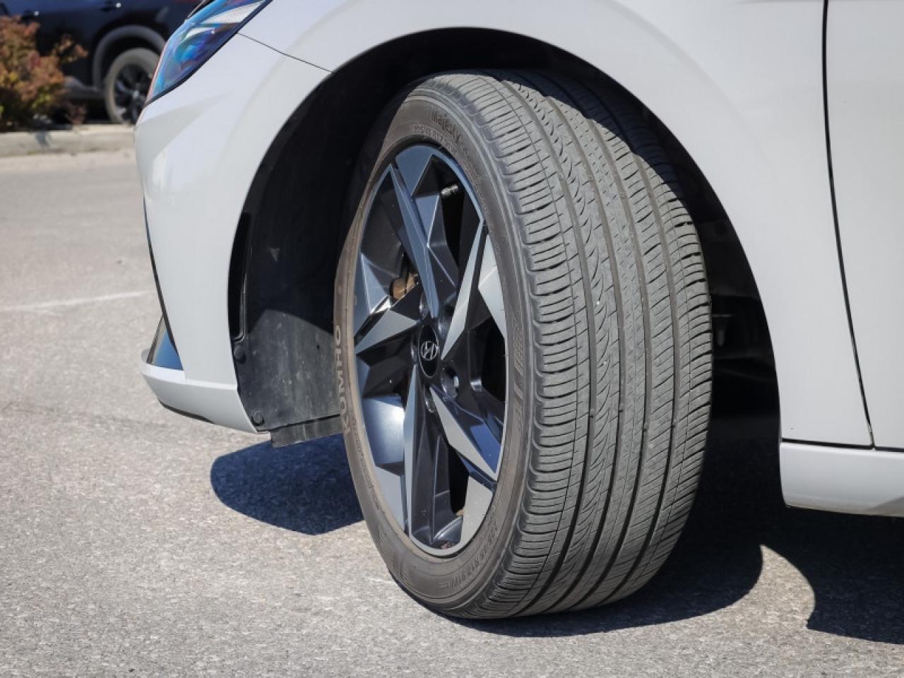 2022 Hyundai Elantra Ultimate Tech  - Leather Seats Photo