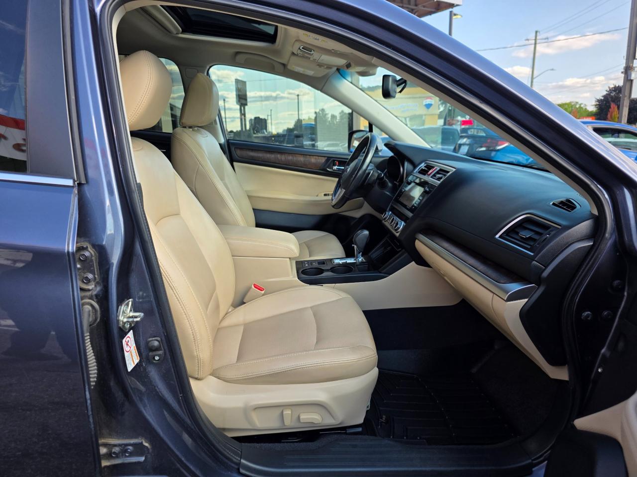 2015 Subaru Outback 2.5i Limited Package Eyesight | Leather | Sunroof | HK Sound | Navi | Heated Seats Photo