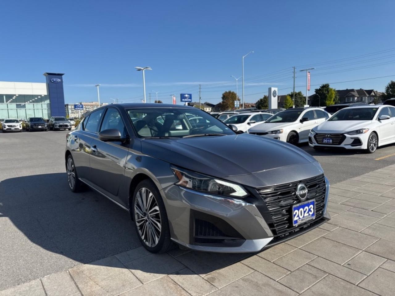 2023 Nissan Altima Platinum  -  Leather Seats Photo3