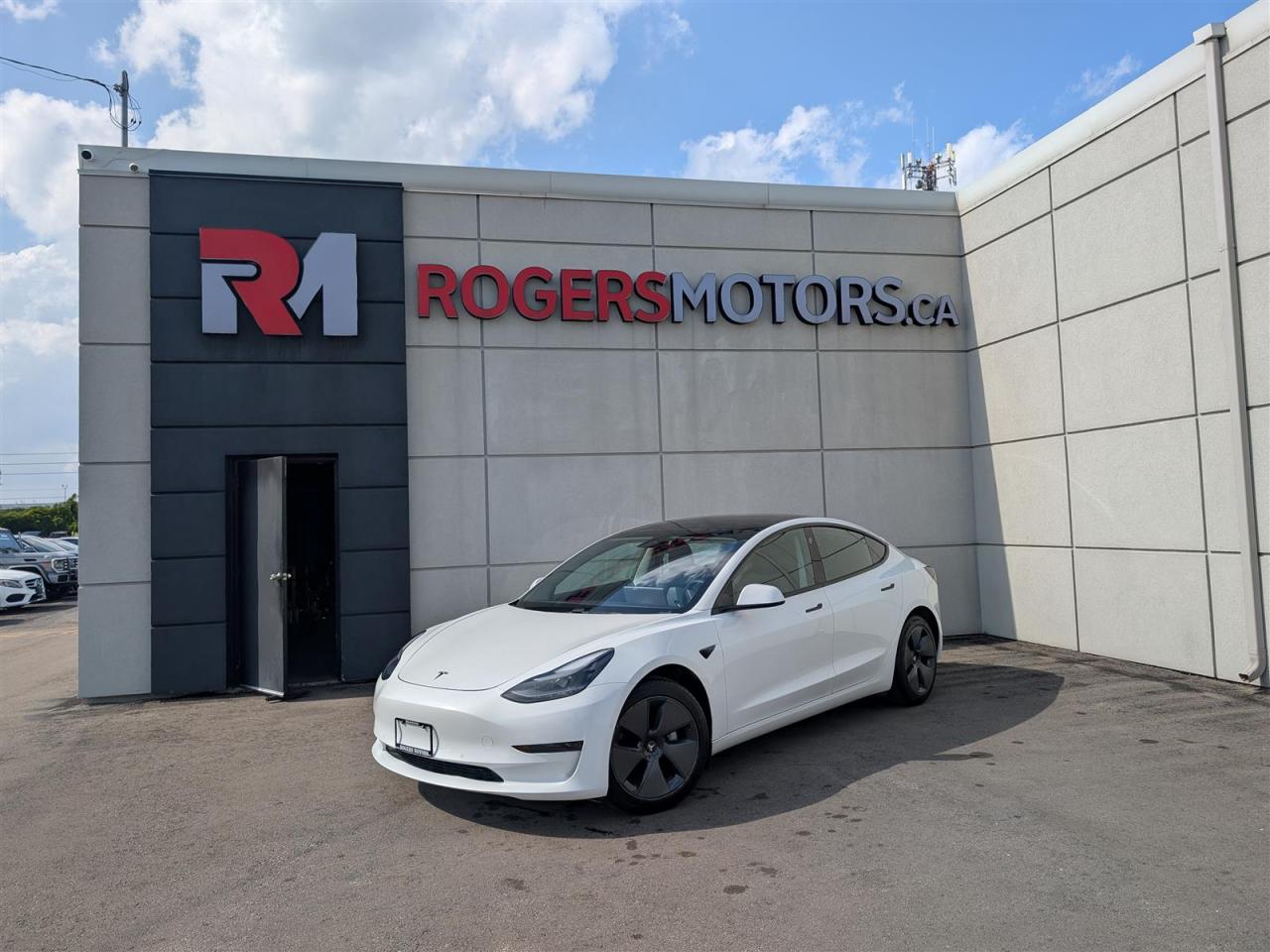 Photo of White 2021 Tesla Model 3