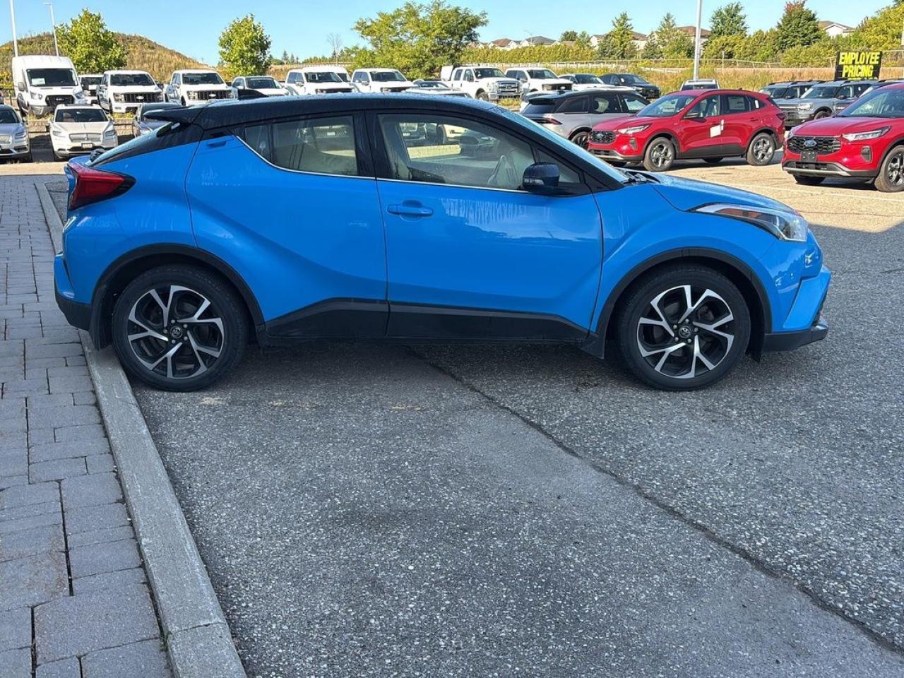 2019 Toyota C-HR  Photo3