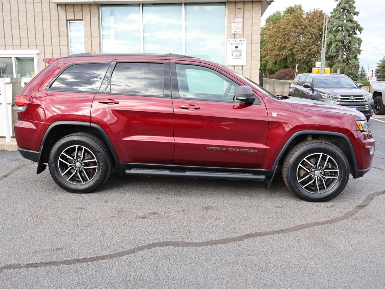 2017 Jeep Grand Cherokee V6 TRAILHAWK 4WD CERTIFIED *ACCIDENT FREE* CAMERA NAV BLUETOOTH LEATHER HEAT/COOL LEATHER DUEL SUNROOF CRUISE ALLOYS - Photo #7
