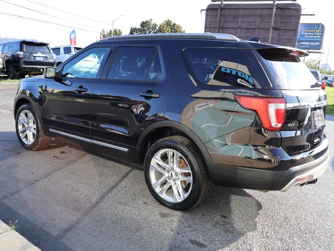 2017 Ford Explorer XLT 4WD CERTIFIED *FORD MAINTAIN*7 SEAT* CAMERA NAV BLUETOOTH LEATHER HEATED DUEL ROOF CRUISE ALLOYS - Photo #4