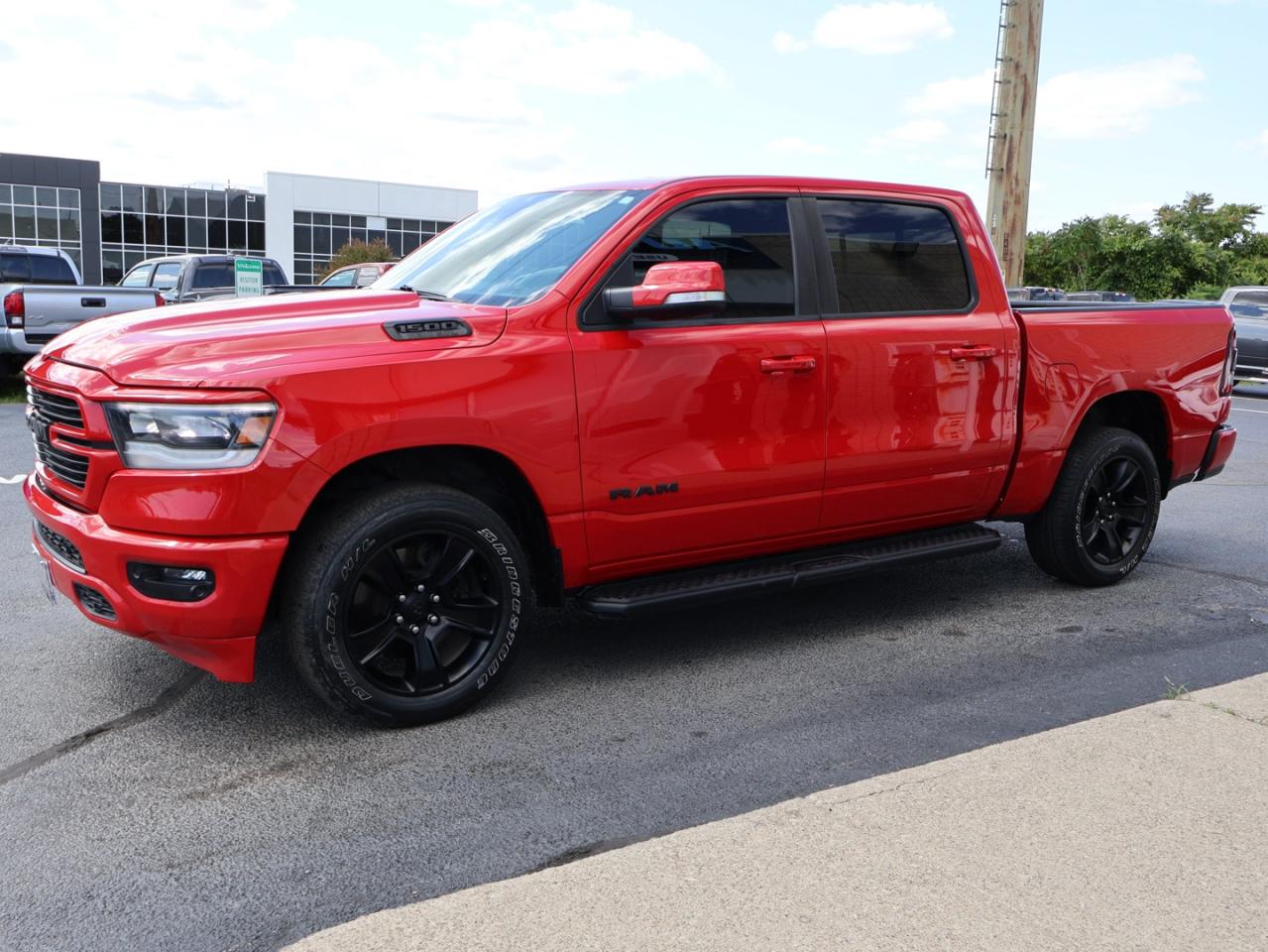 2022 RAM 1500 SPORT V8 HEMI 4WD CERTIFIED CAMERA NAV BLUETOOTH LEATHER HEATED P.SENSORS CRUISE ALLOYS Photo2
