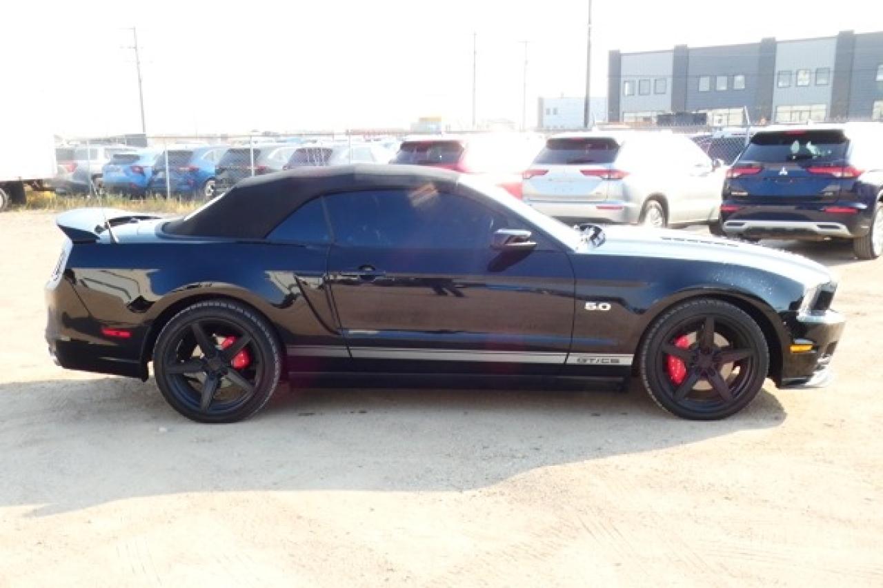2014 Ford Mustang GT 5.0 2dr Soft Top CAL SP 6 spd w/Htd L.wrap, NAV - Photo #5