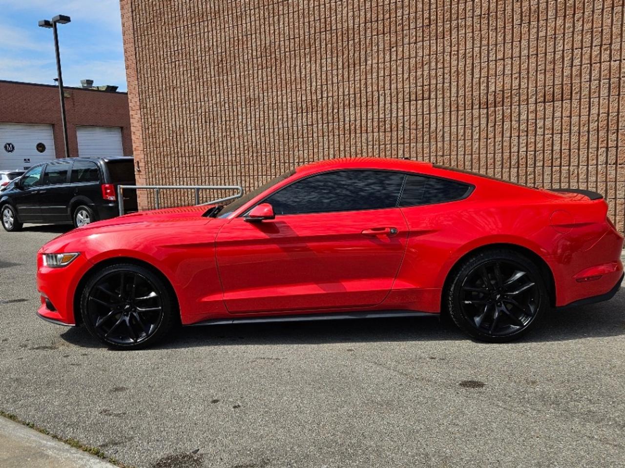 2016 Ford Mustang FASTBACK PREMIUM-AUTOMATIC-LEATHER-LOADED Photo