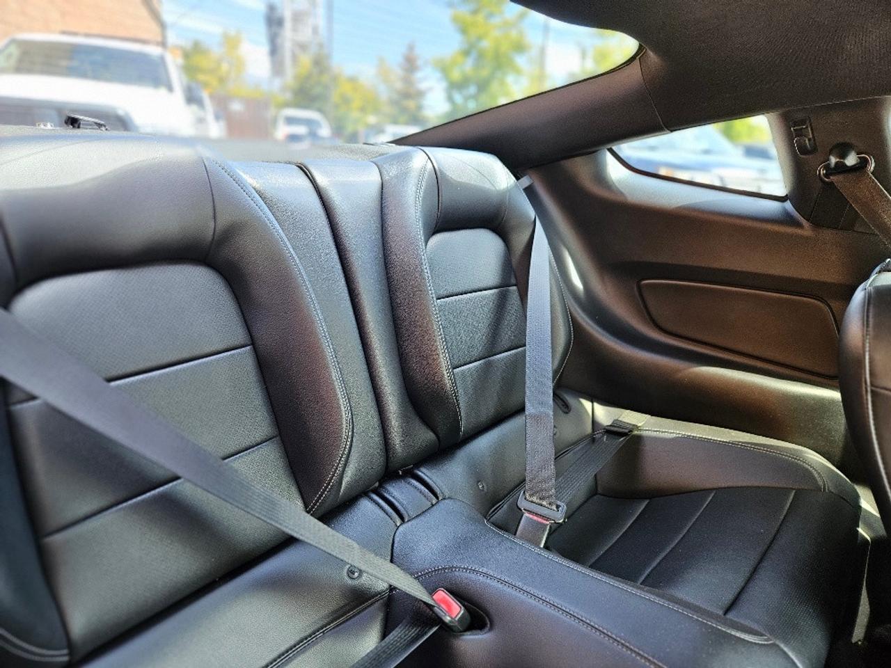 2016 Ford Mustang FASTBACK PREMIUM-AUTOMATIC-LEATHER-LOADED Photo